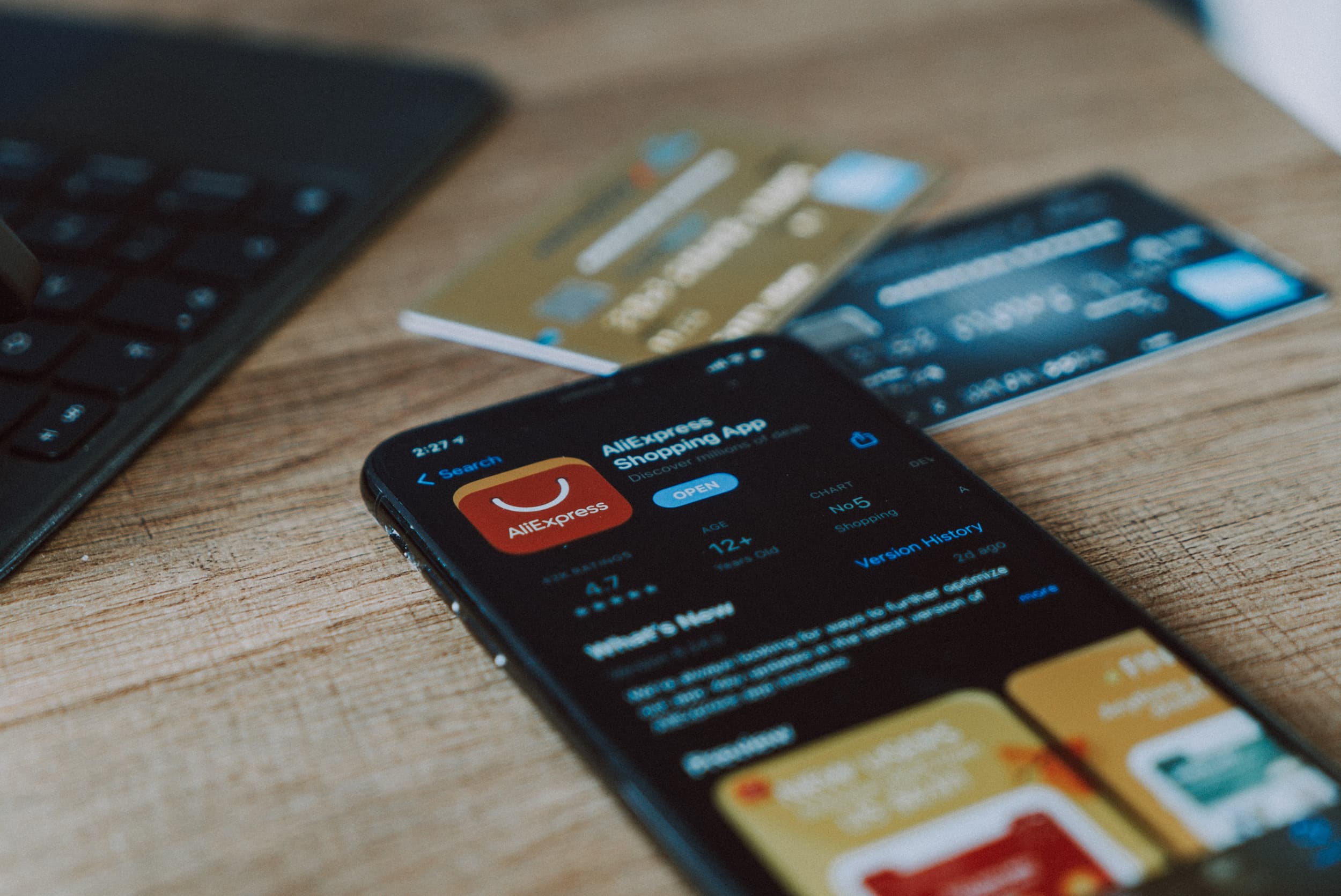 Alibaba vs AliExpress: Differences and Which One is Better?
